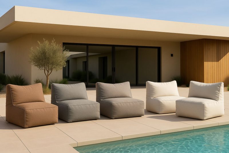 chauffeuse extérieure sur la terrasse d'une maison contemporaine